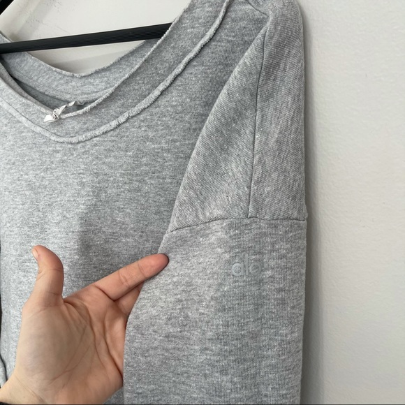 ALO Yoga Prima Off The Shoulder Pullover Dove Grey - Picture 8 of 9